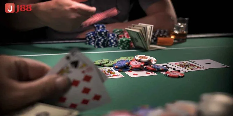 Chơi Poker đúng cách đầy sự kịch tính và cực hấp dẫn.