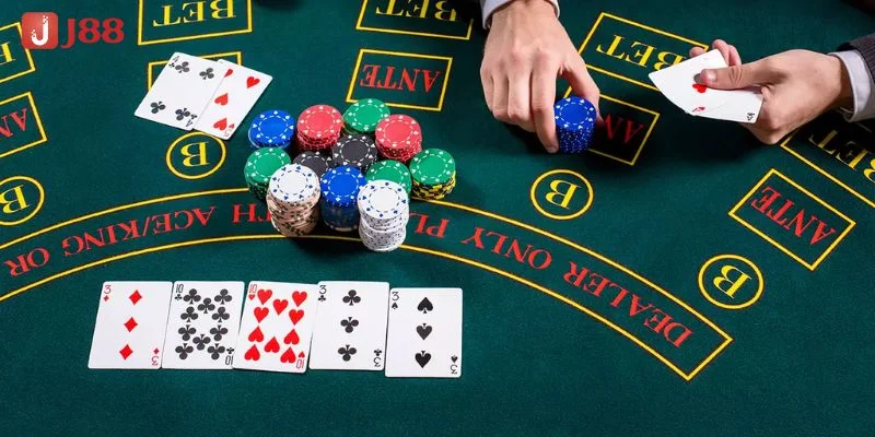 Chơi Poker đúng cách qua 4 vòng chơi được diễn giải chi tiết.